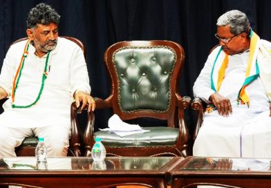 മുഖ്യമന്ത്രിപദത്തിന് ആവശ്യമുന്നയിച്ച് ഡി.കെ.ശിവകുമാർ. കർണാടകയിൽ രാഷ്ട്രീയ കൊടുങ്കാറ്റ്.